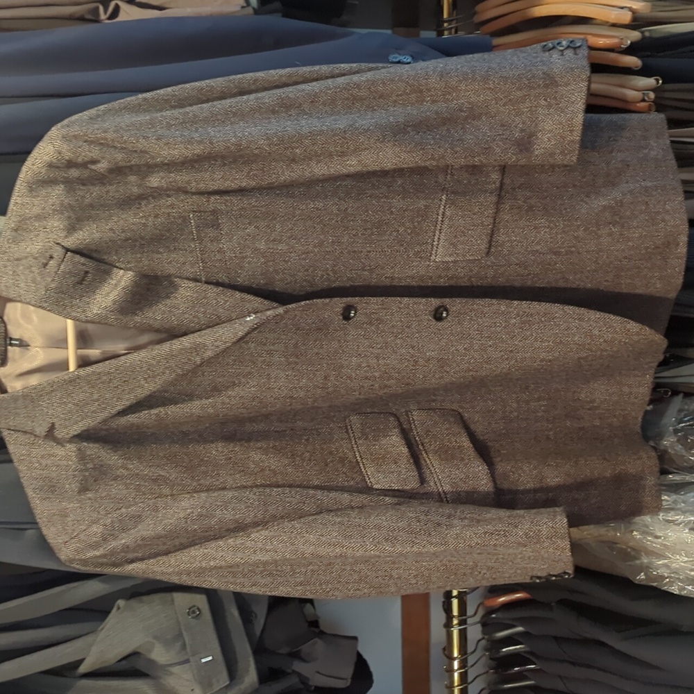 Beautiful brown herringbone J Peterman wool size 52 sports coat.